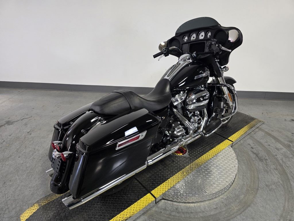 Street Glide®