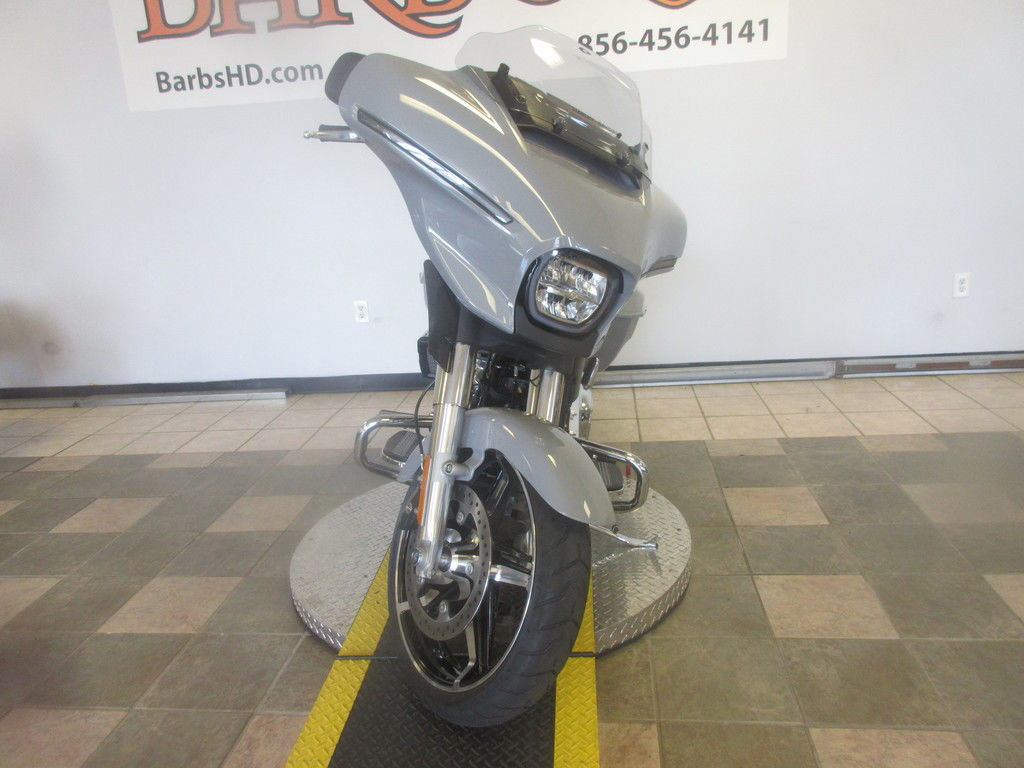Street Glide®