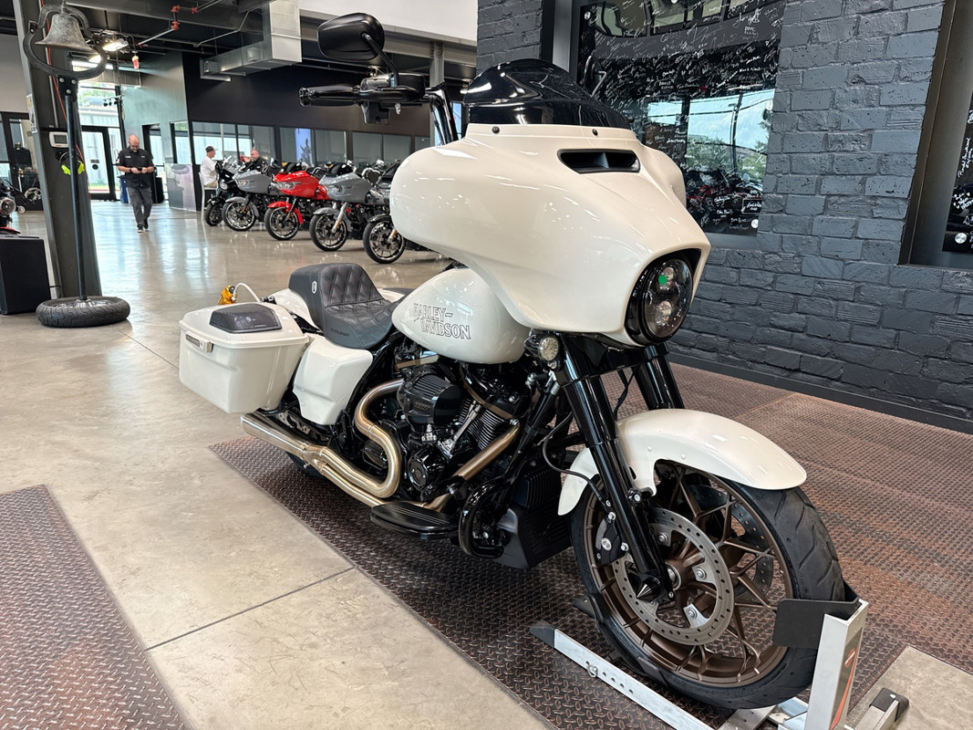 Street Glide® ST