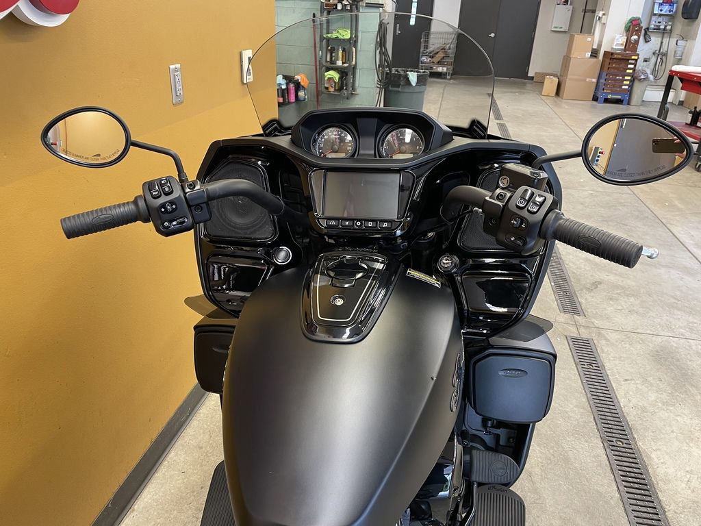 Pursuit Dark Horse Premium Package