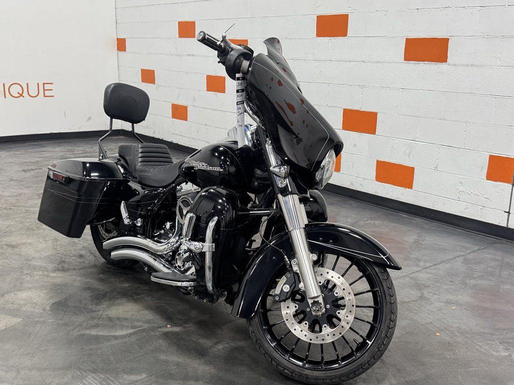 Street Glide®