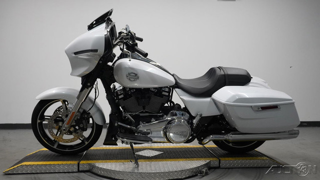 Street Glide®