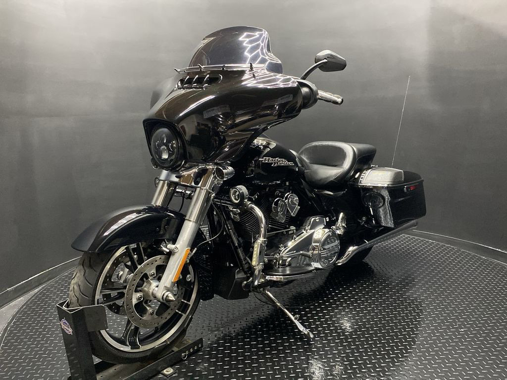 Street Glide®