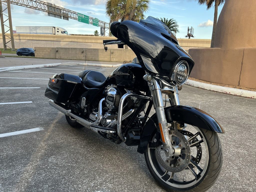 Street Glide®