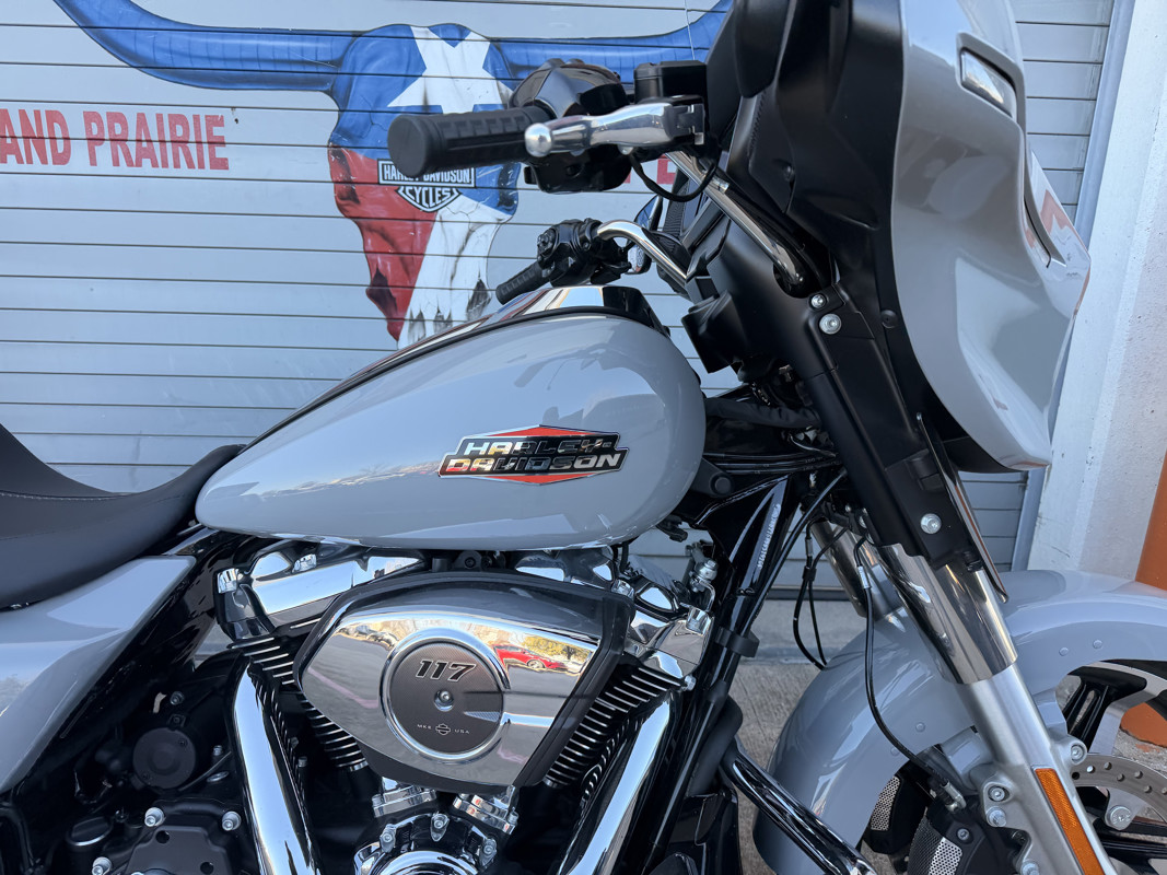 Street Glide®