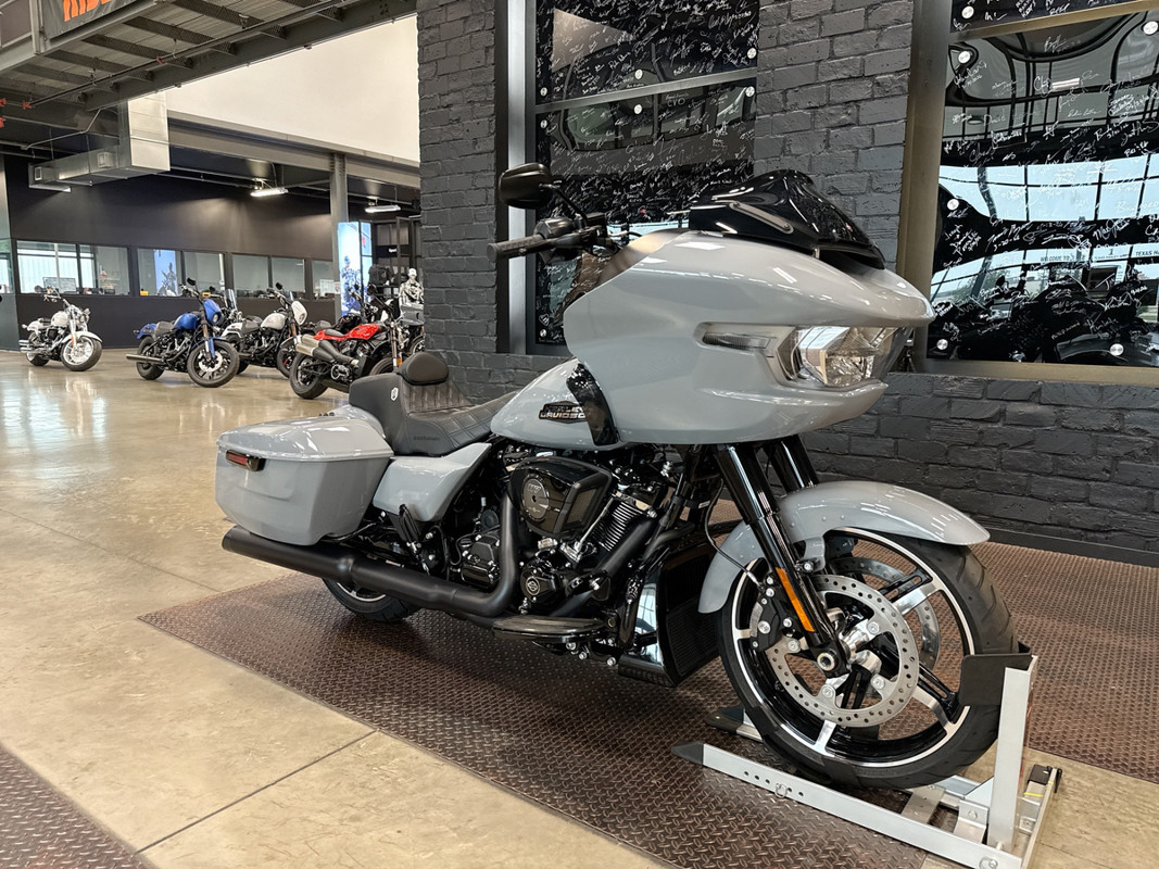 Road Glide®