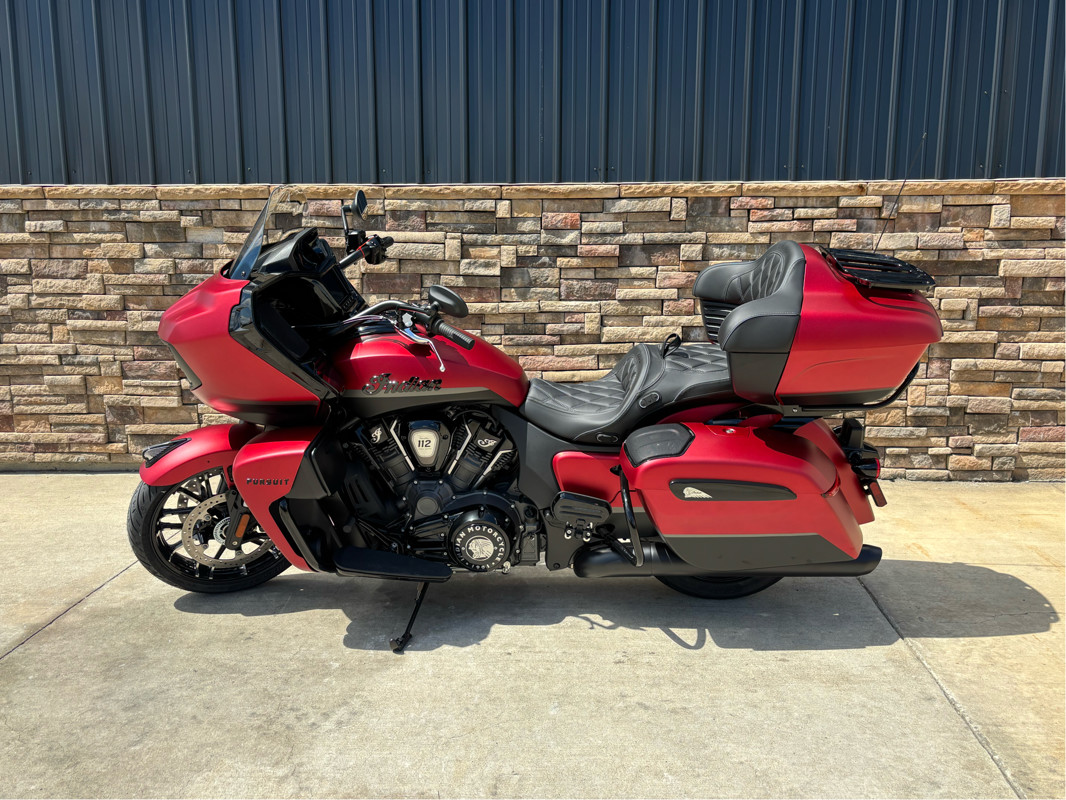 Pursuit Dark Horse 112
