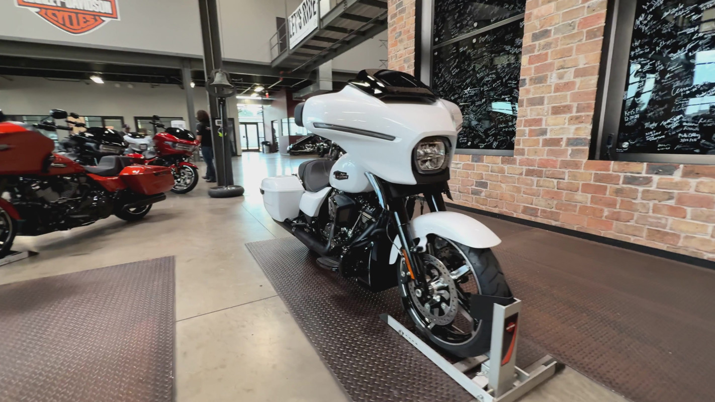 Street Glide®