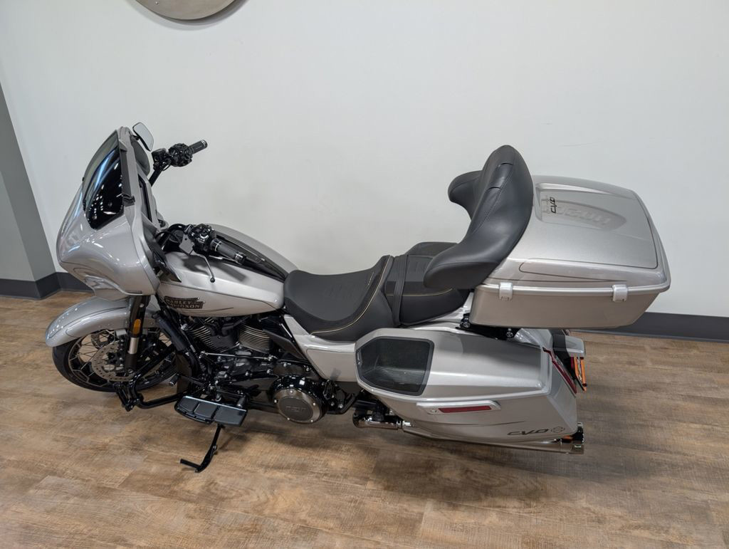 CVO® Street Glide®