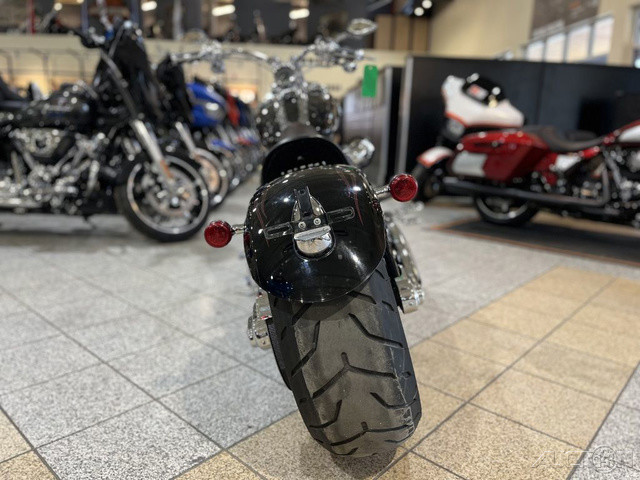 Softail® Rocker® C