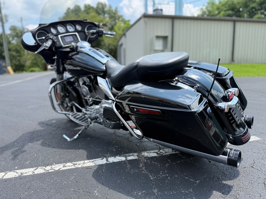 Street Glide®