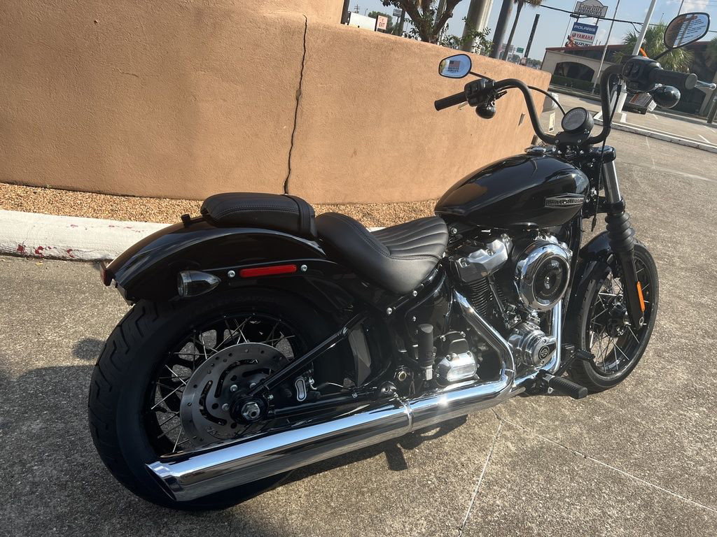 Street Bob®