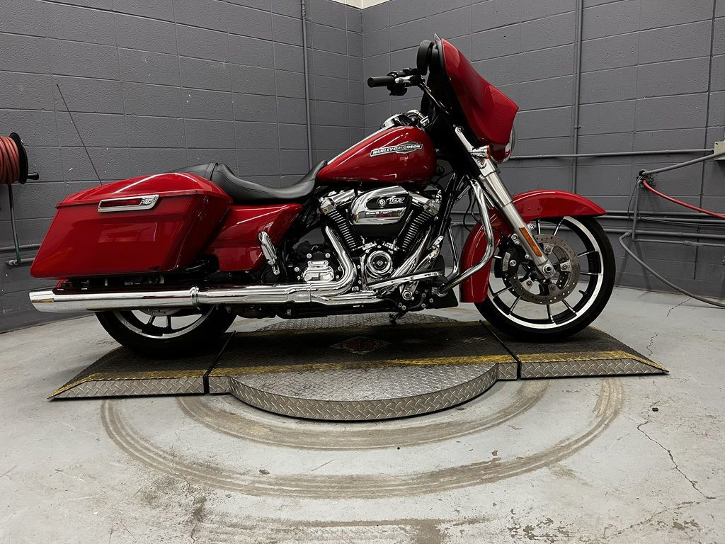 Street Glide®