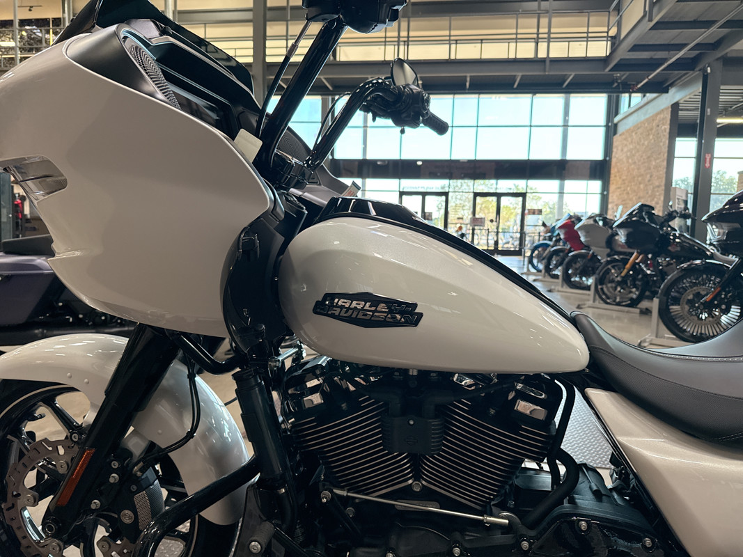 Road Glide®