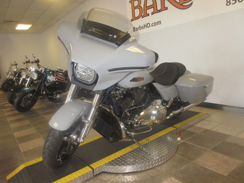 Street Glide®