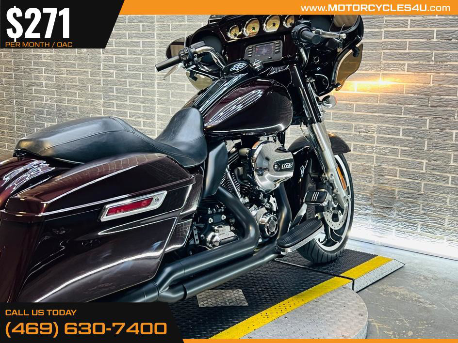 Street Glide®