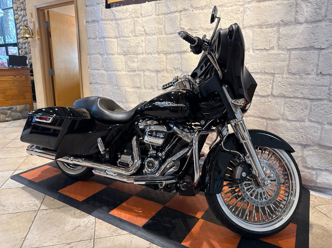 Street Glide®