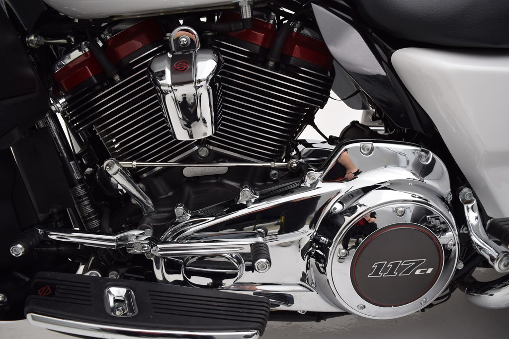 CVO Tri Glide® Ultra