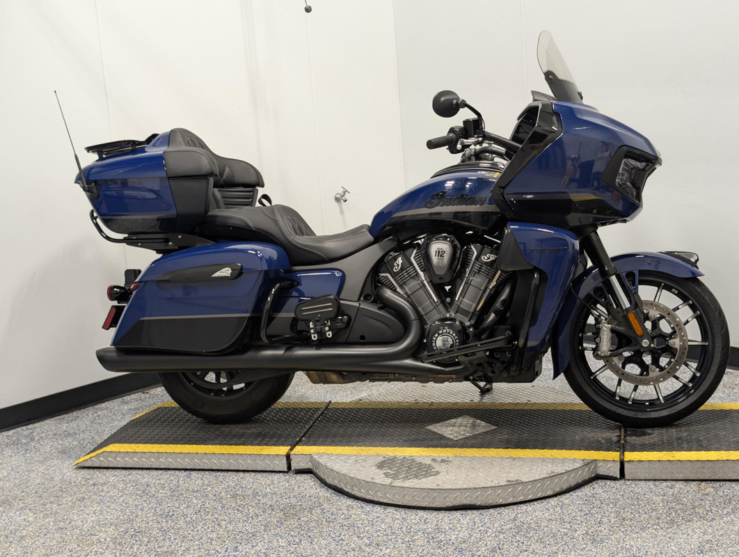 Pursuit Dark Horse 112