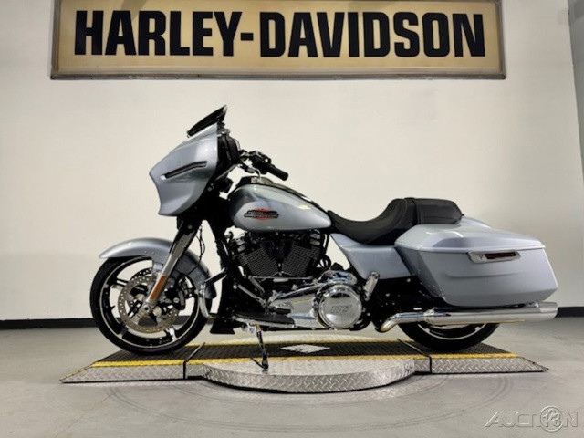 Street Glide®