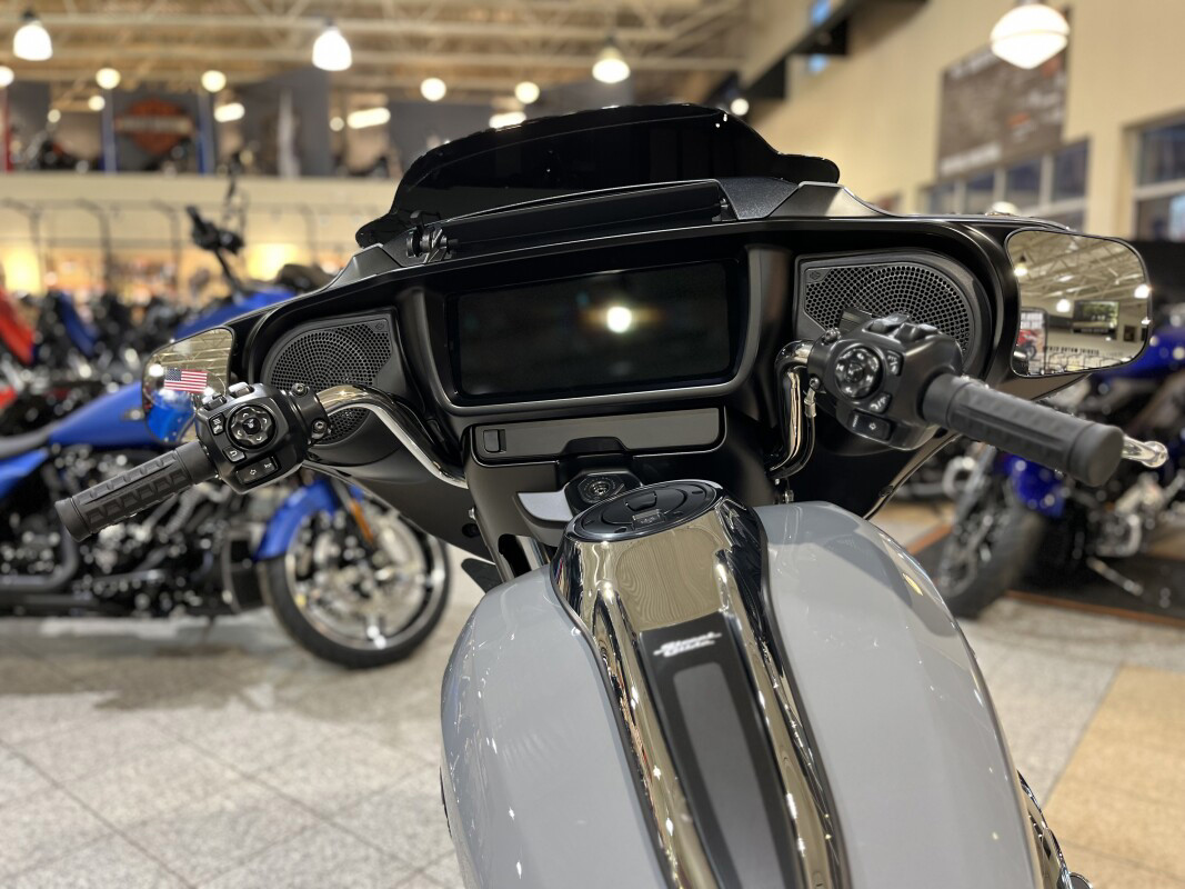 Street Glide®