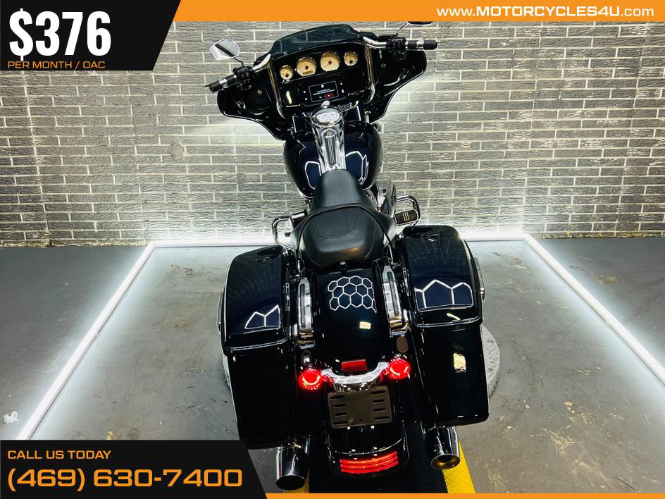 Street Glide®