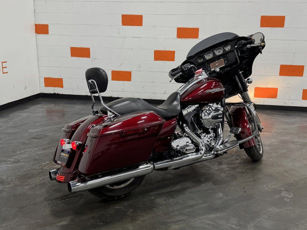 Street Glide®