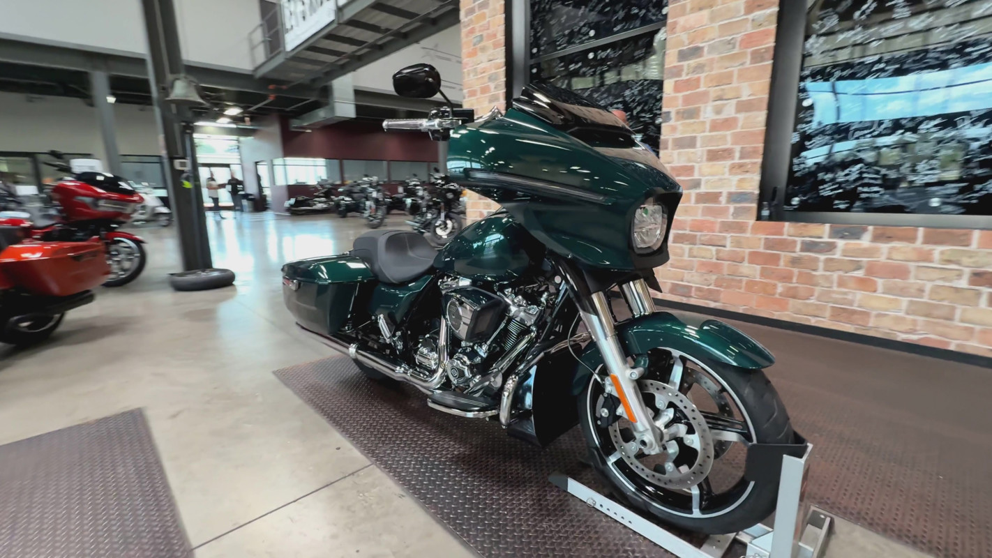 Street Glide®