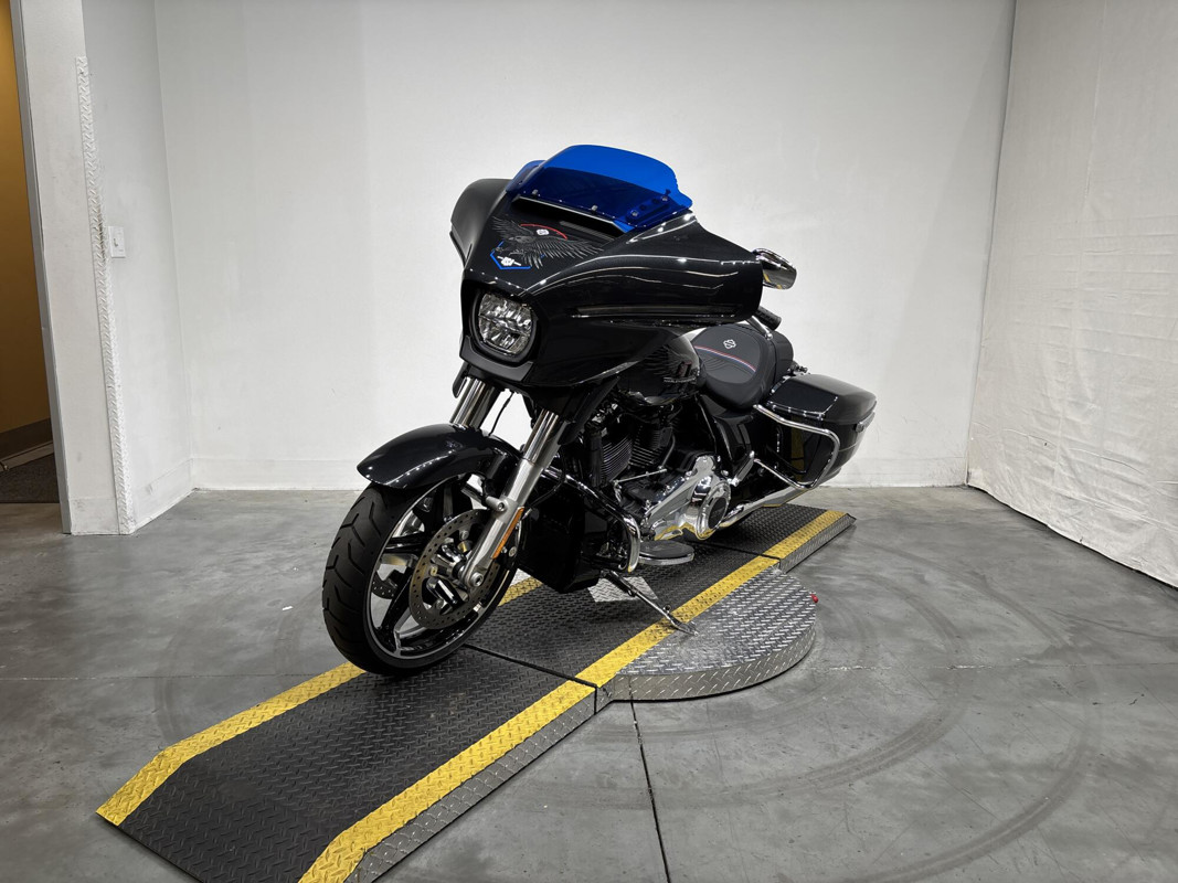 Street Glide®