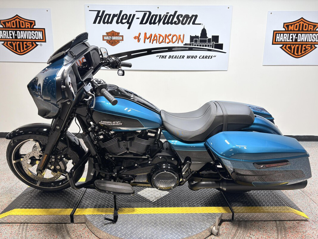 Street Glide®