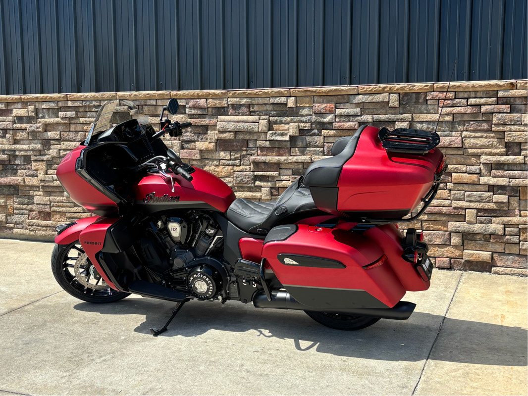 Pursuit Dark Horse 112