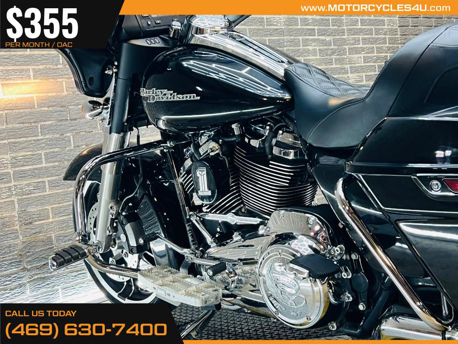 Street Glide®