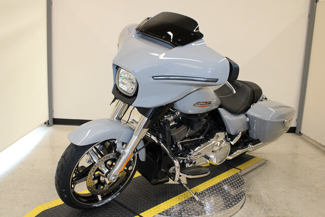 Street Glide®