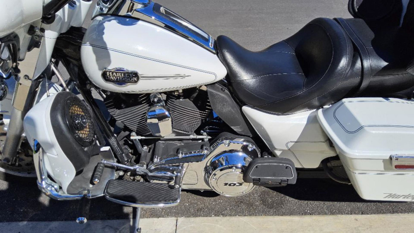 Electra Glide® Ultra Classic® Anniversary Shrine Edition