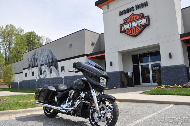 Street Glide®