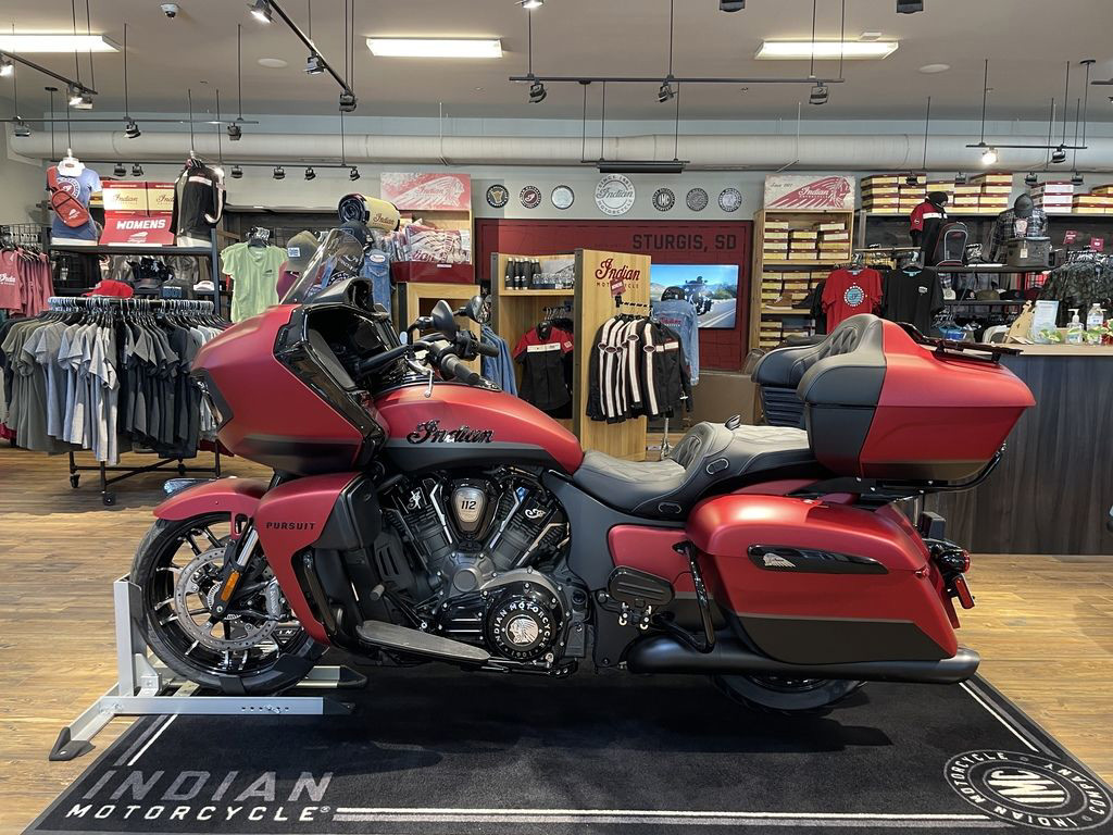 Pursuit Dark Horse 112