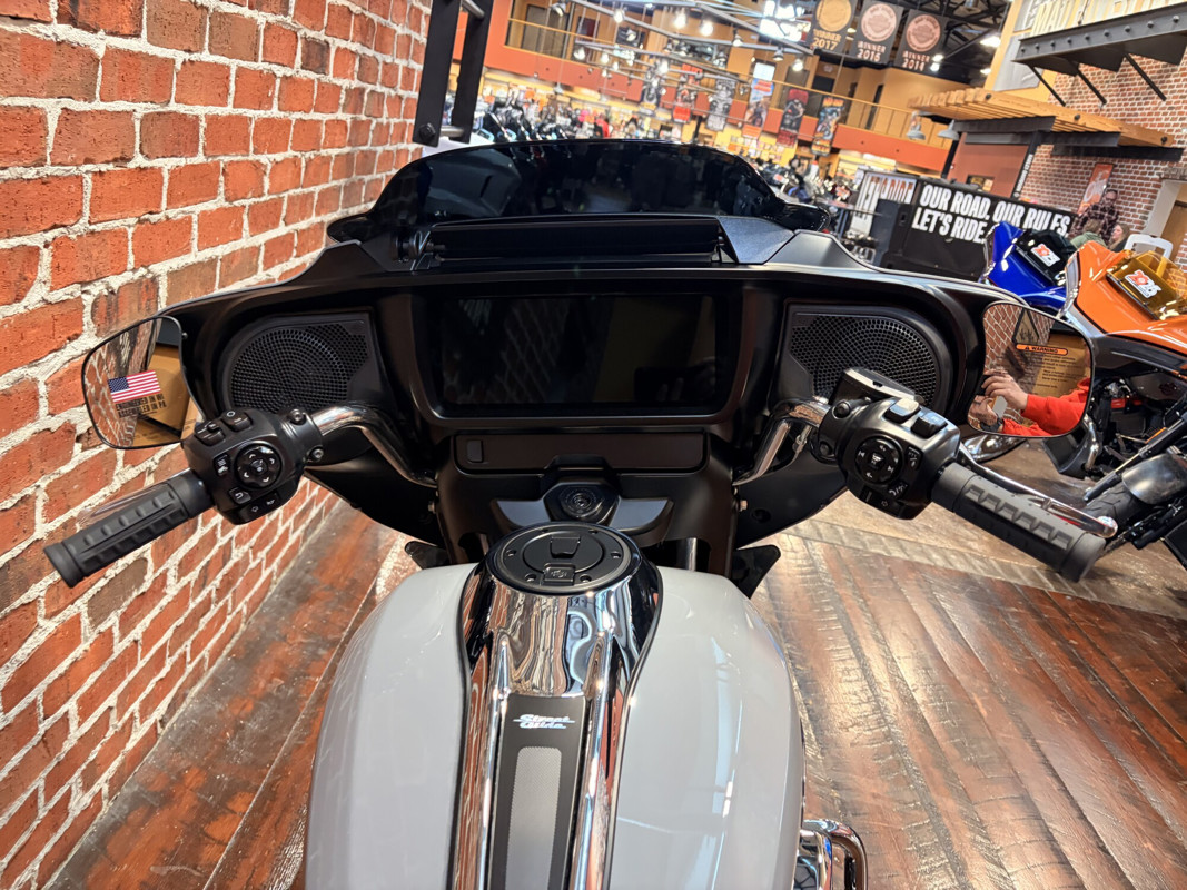 Street Glide®