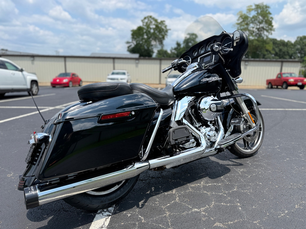Street Glide®