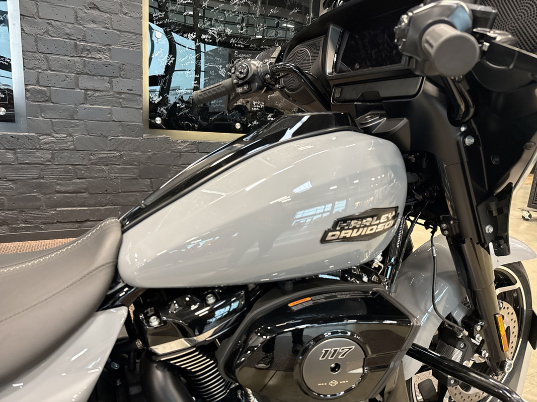 Street Glide®