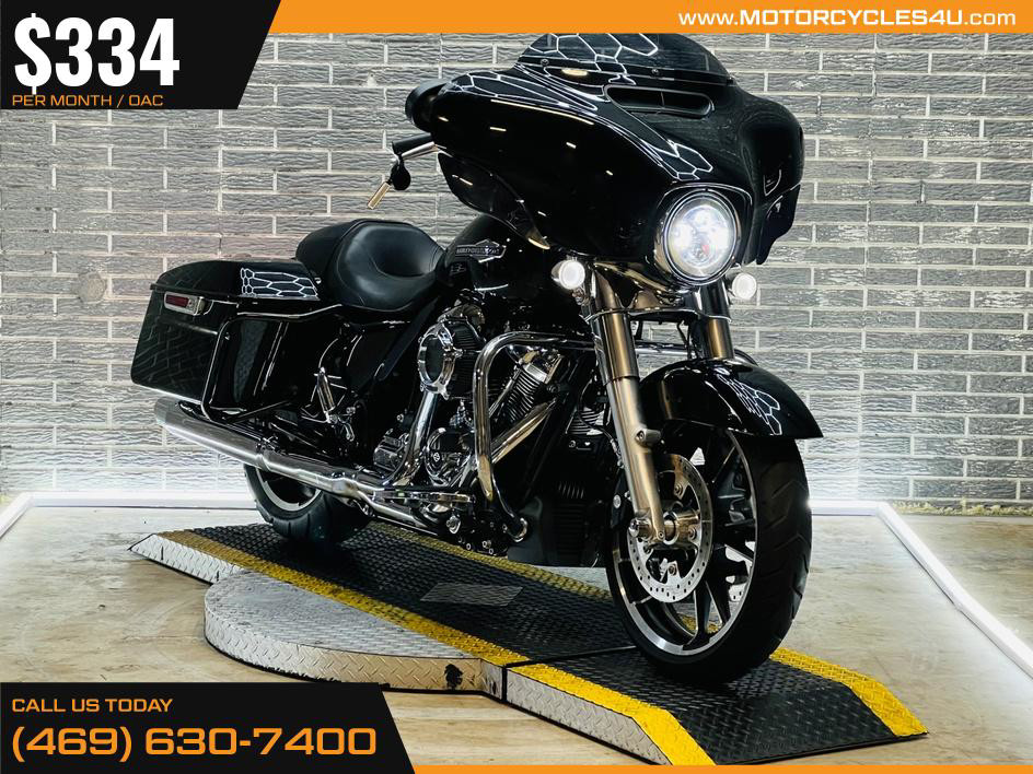 Street Glide®