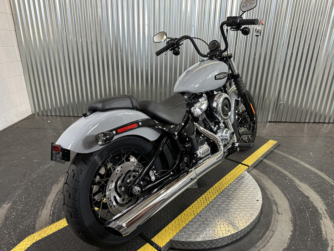 Street Bob®