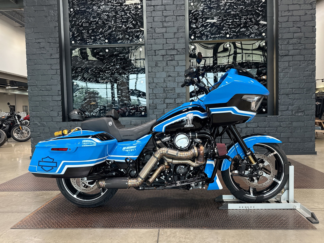 Road Glide®