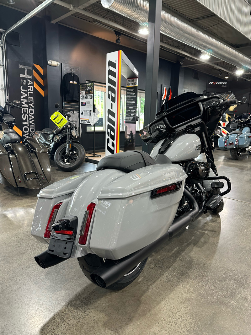 Street Glide®
