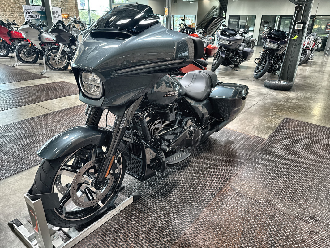 Street Glide®