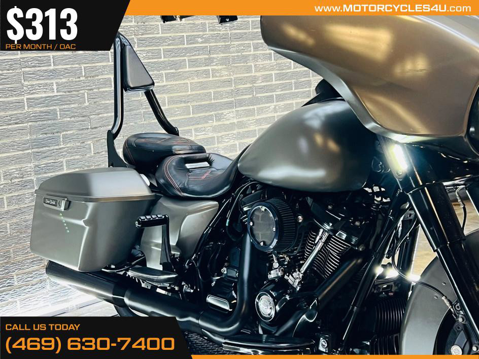 Street Glide®