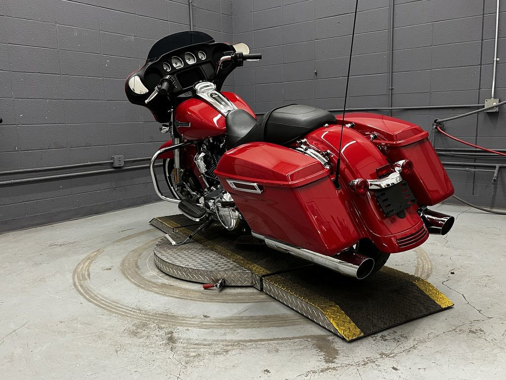 Street Glide®