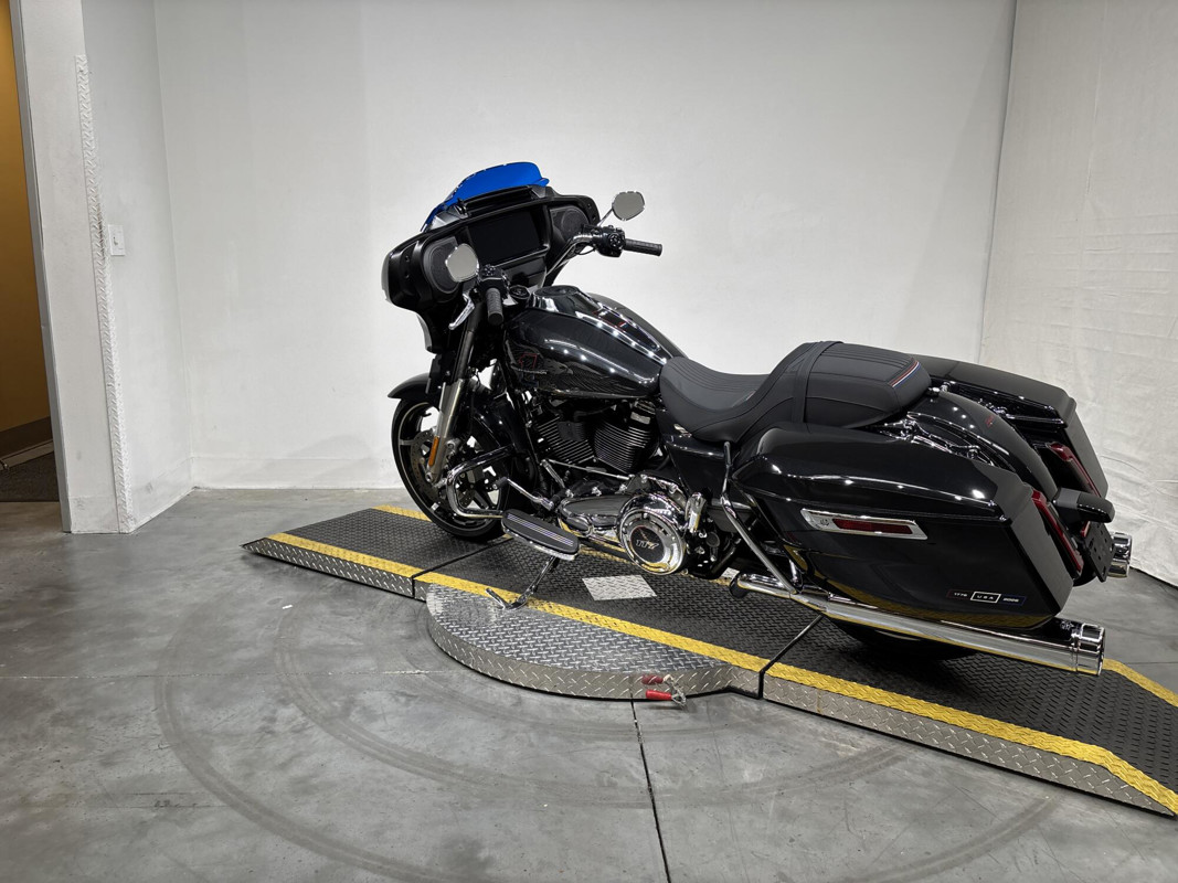 Street Glide®