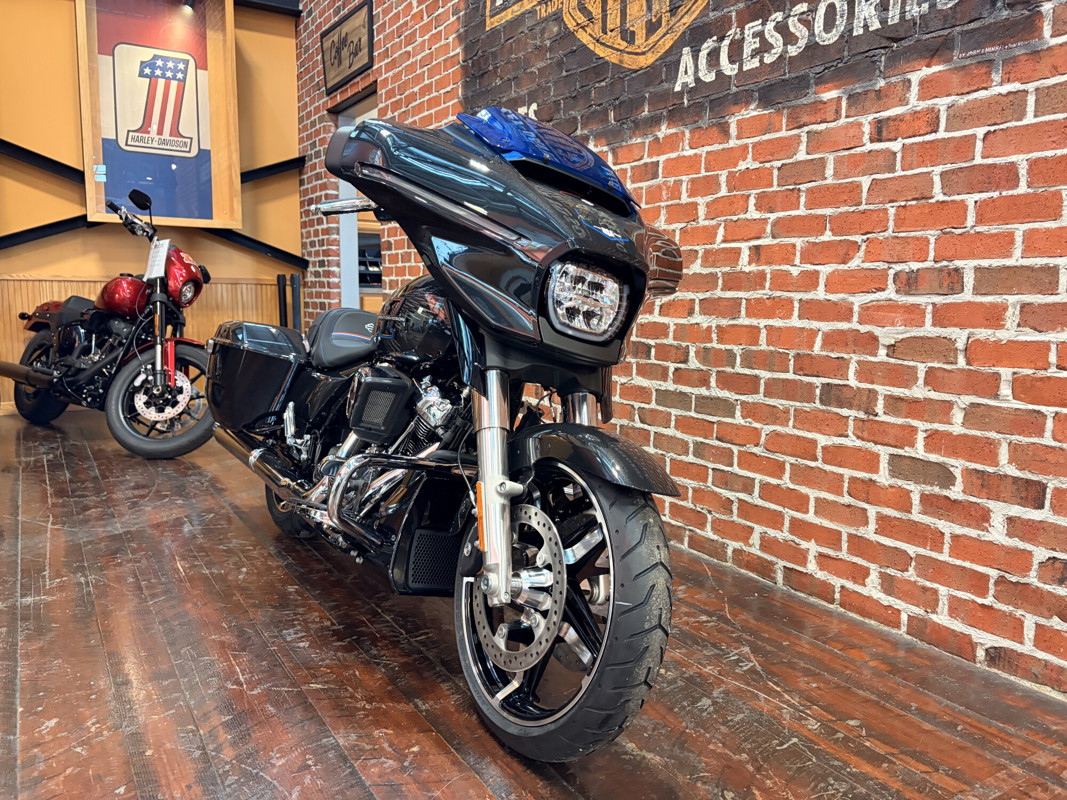 Street Glide®
