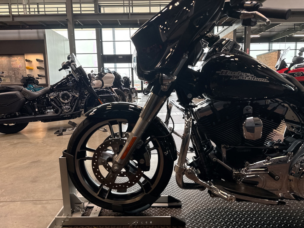 Street Glide®