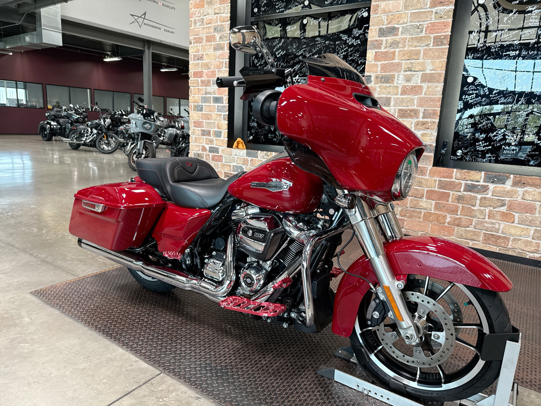 Street Glide®
